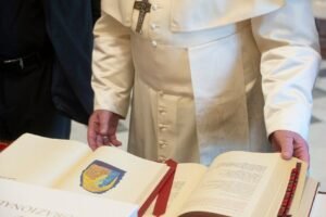 El Papa publica un motu proprio para redefinir las modalidades de uso del misal preconciliar